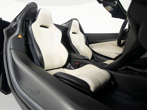 Used 2024 McLaren 750S Spider RWD image 37