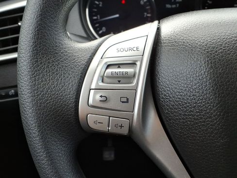 Used 2015 Nissan Rogue SV AWD/4WD image 15