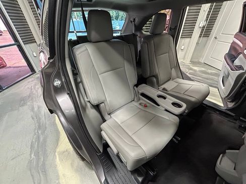 Used 2015 Toyota Highlander XLE AWD/4WD image 5