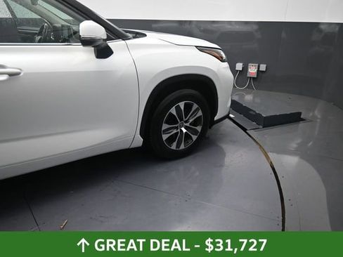 Used 2023 Toyota Highlander XLE FWD image 25