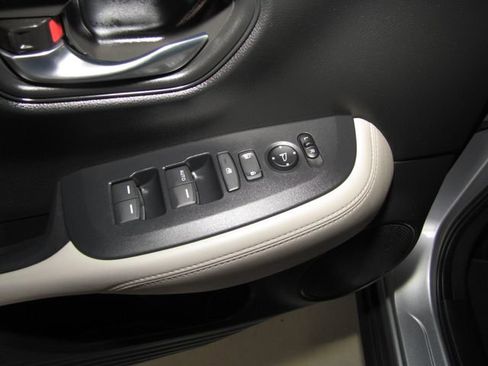 Certified 2025 Honda HR-V LX image 10