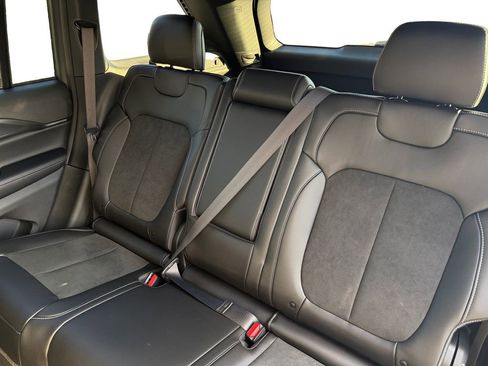 New 2025 Jeep Grand Cherokee Altitude image 13