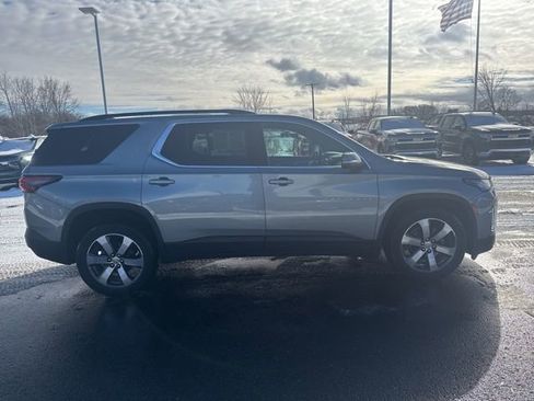 Used 2023 Chevrolet Traverse LT w/ LT Premium Package image 2