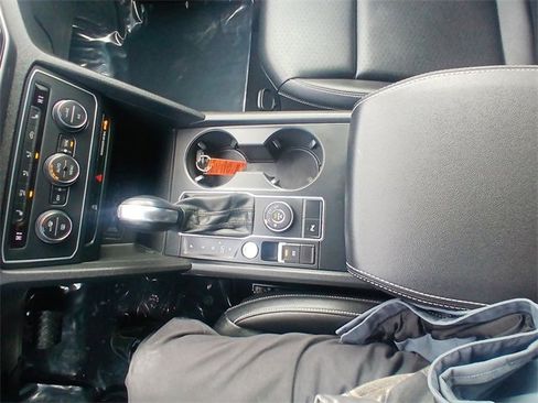 Used 2020 Volkswagen Atlas Cross Sport SE image 20