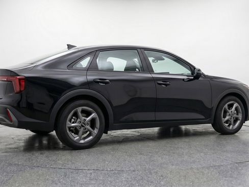Used 2025 Kia K4 LXS image 9