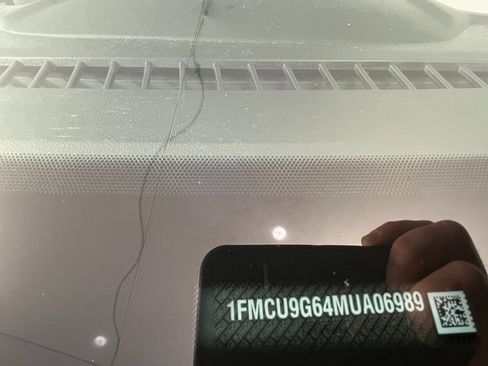 Used 2021 Ford Escape SE image 29