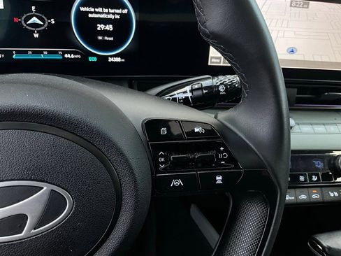 Used 2025 Hyundai Elantra Limited image 34