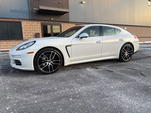 Used 2015 Porsche Panamera 4S image 2