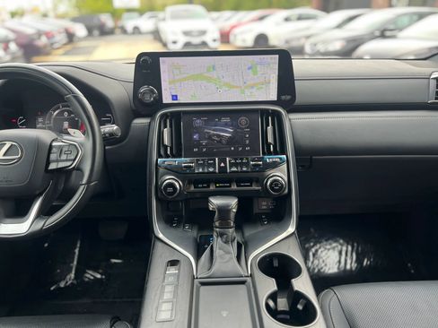 Used 2024 Lexus LX 600 4WD w/ Luxury Package image 14