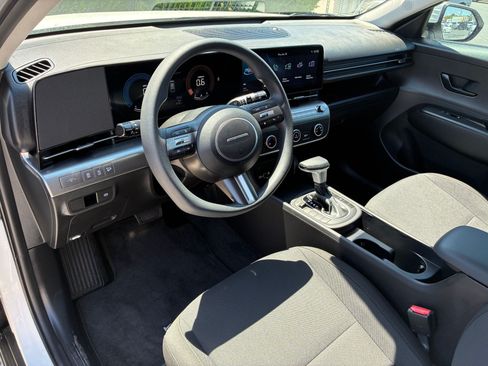 Certified 2025 Hyundai Kona SE AWD/4WD image 16