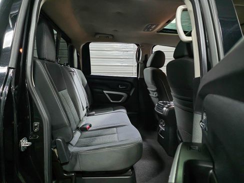 Used 2017 Nissan Titan SV image 21