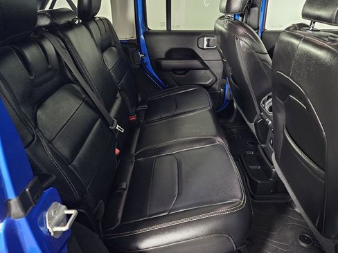 Used 2023 Jeep Wrangler Unlimited Sahara w/ Cold Weather Group image 31