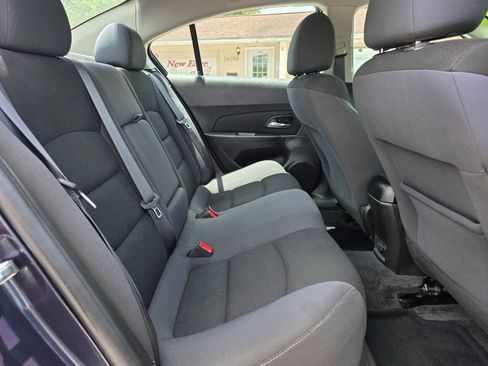 Used 2016 Chevrolet Cruze LT w/ Technology Package FWD image 12