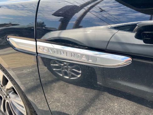 Used 2018 Lincoln Continental Reserve image 10