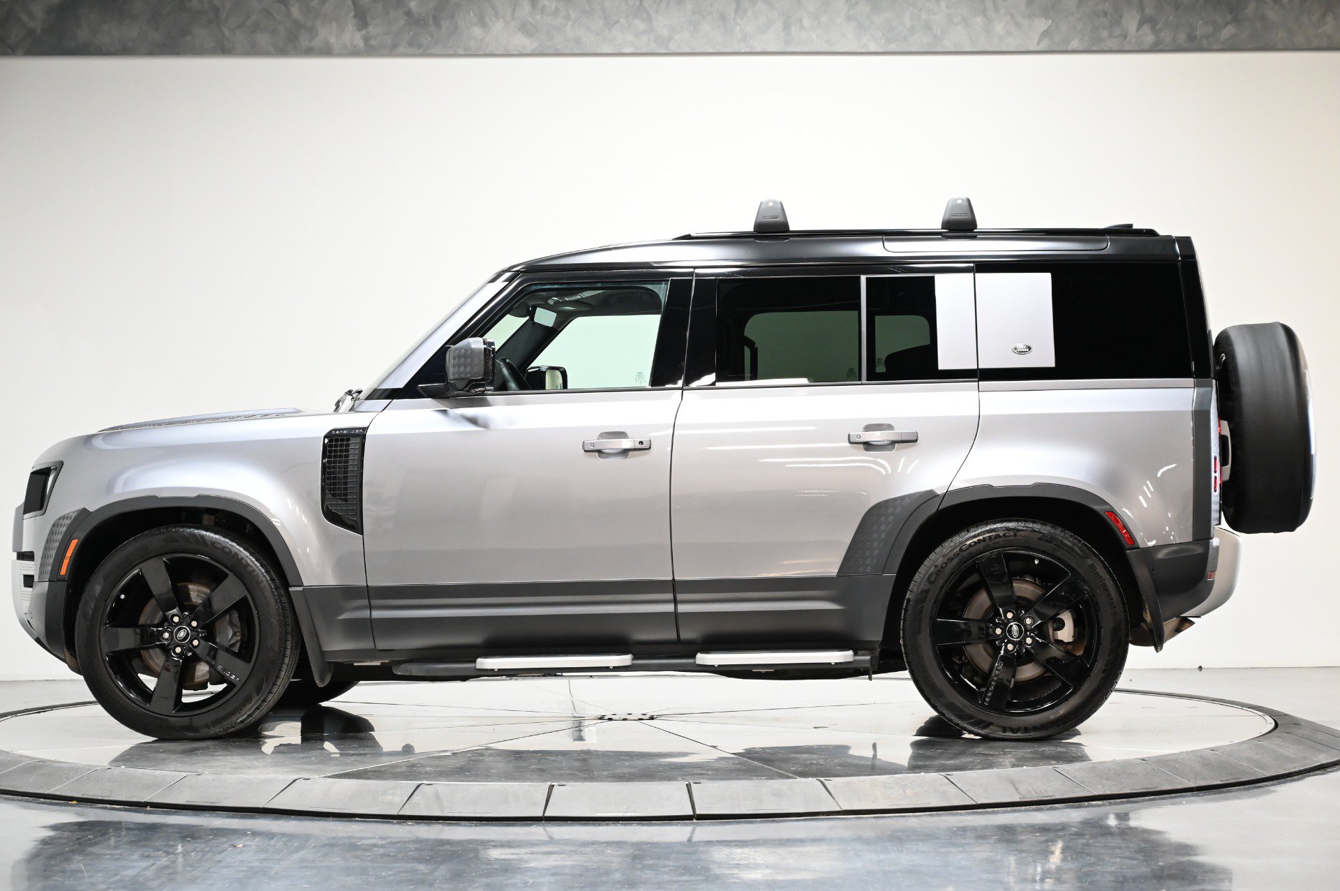 Used 2020 Land Rover Defender 110 HSE AWD/4WD image 58