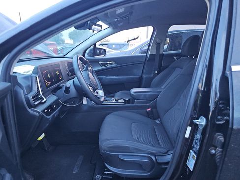 Used 2023 Kia Sportage LX FWD image 7