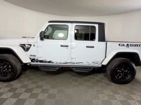 Used 2022 Jeep Gladiator Sport AWD/4WD image 10