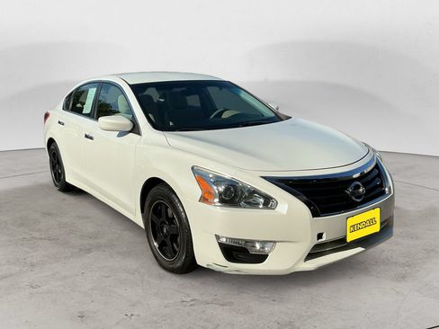 Used 2013 Nissan Altima 2.5 S FWD image 3