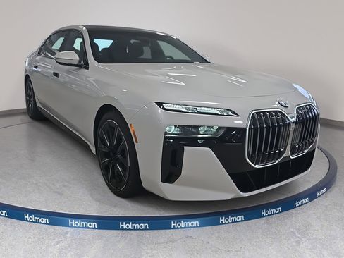 New 2026 BMW 760i xDrive image 3