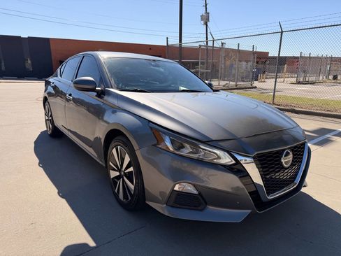 Used 2021 Nissan Altima 2.5 SV image 4