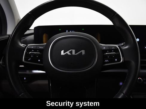 Used 2025 Kia Carnival FWD image 16