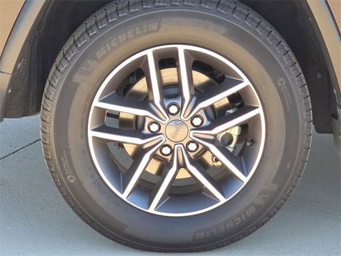 Used 2021 Jeep Grand Cherokee Limited image 9