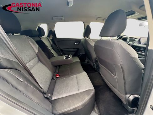 Used 2023 Nissan Rogue SV image 35