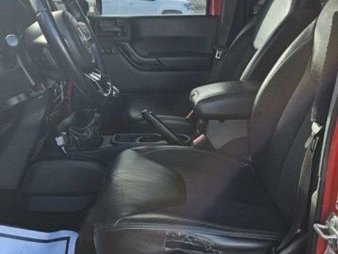 Used 2017 Jeep Wrangler Sahara AWD/4WD image 9