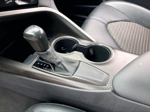 Used 2021 Toyota Camry SE image 12