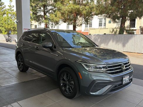 Certified 2024 Volkswagen Tiguan SE w/ Panoramic Sunroof Package AWD/4WD image 7