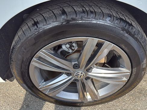 Used 2020 Volkswagen Jetta R-Line w/ R-Line Cold Weather Package FWD image 9