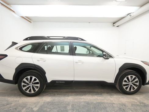 Used 2024 Subaru Outback 2.5i image 9