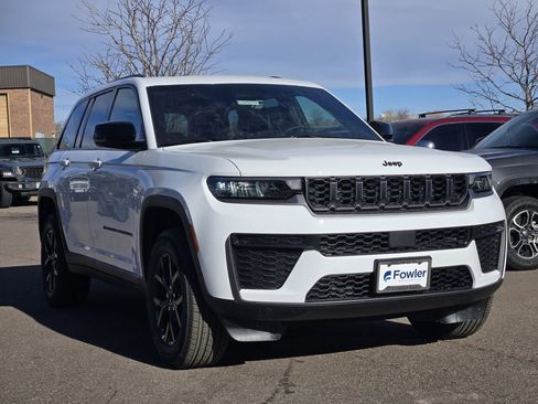 New 2026 Jeep Grand Cherokee Altitude AWD/4WD image 2