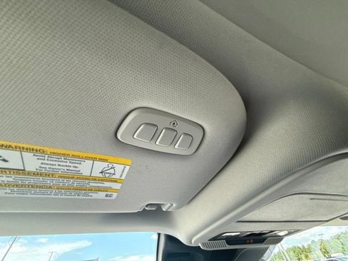 Used 2025 Ford Expedition Active AWD/4WD image 32