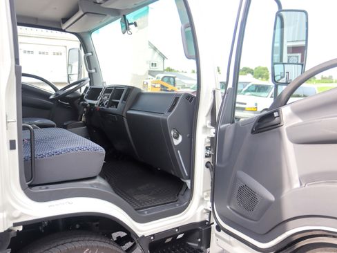 Used 2024 Isuzu NPR image 13