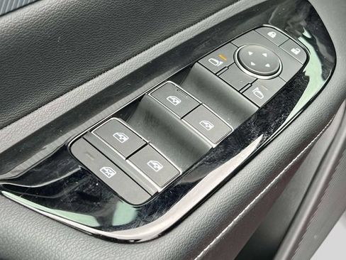 Certified 2025 Nissan Murano SL w/ Cargo Package AWD/4WD image 18
