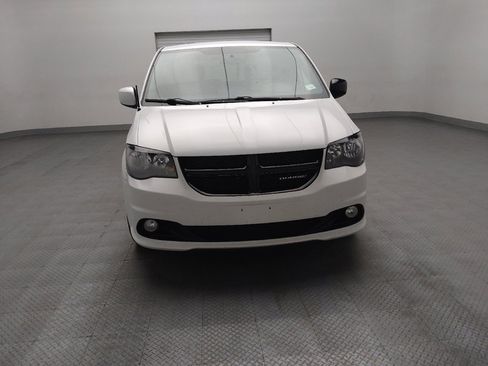 Used 2017 Dodge Grand Caravan SXT w/ Driver Convenience Group FWD image 14