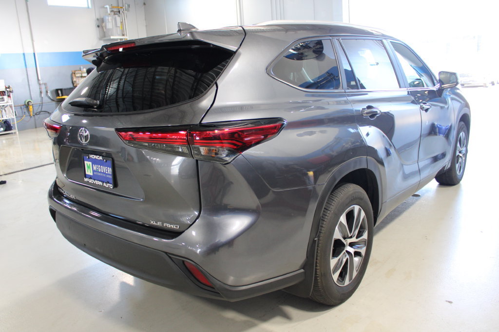 Used 2023 Toyota Highlander XLE AWD/4WD image 24