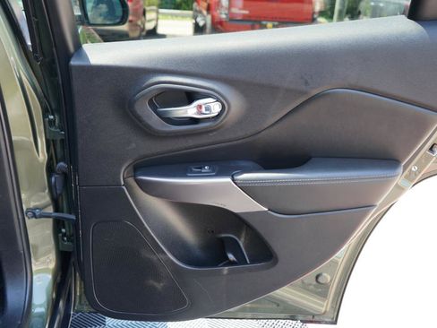 Used 2019 Jeep Cherokee Latitude w/ Popular Appearance Group AWD/4WD image 64