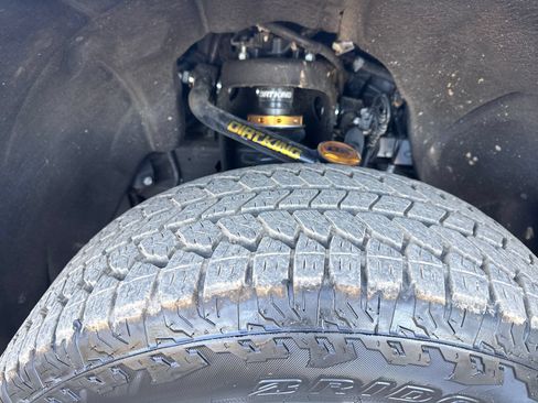 Used 2025 Chevrolet Silverado 1500 LT AWD/4WD image 28