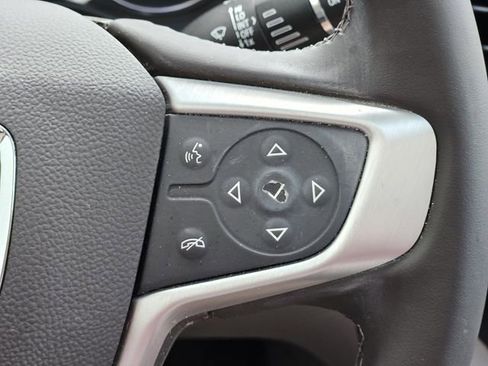 Used 2023 GMC Acadia SLT FWD image 17