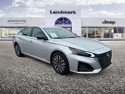 Used 2024 Nissan Altima 2.5 SV FWD image 20