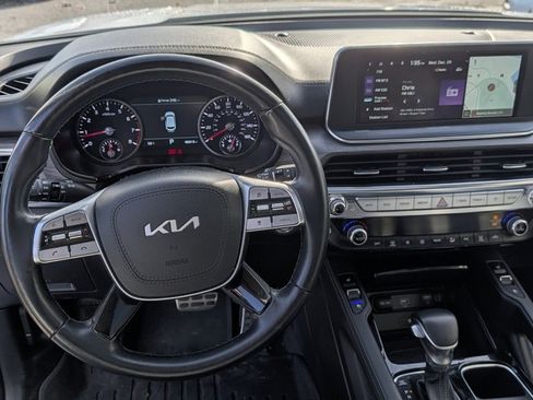 Used 2022 Kia Telluride SX w/ SX Prestige Package image 3