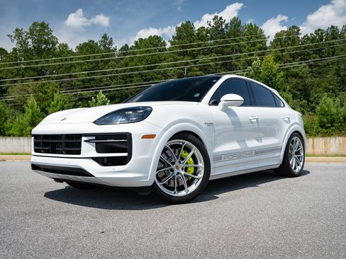 Used 2024 Porsche Cayenne S AWD/4WD image 5