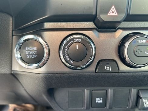 Used 2023 Toyota Tacoma TRD Off-Road image 12