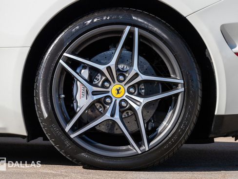 Used 2016 Ferrari California T image 9