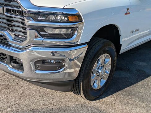 New 2026 RAM 2500 Big Horn AWD/4WD image 9