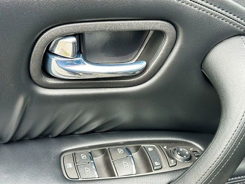 Used 2024 Nissan Armada SL w/ Midnight Edition Package image 18