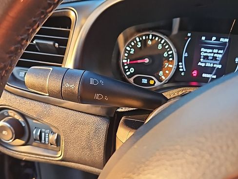 Used 2017 Jeep Renegade Latitude image 25