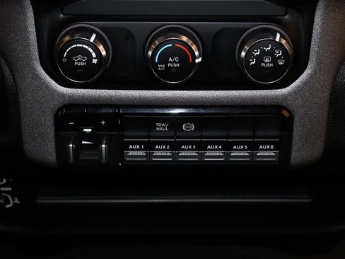 Used 2024 RAM 2500 Tradesman w/ Chrome Appearance Group image 31